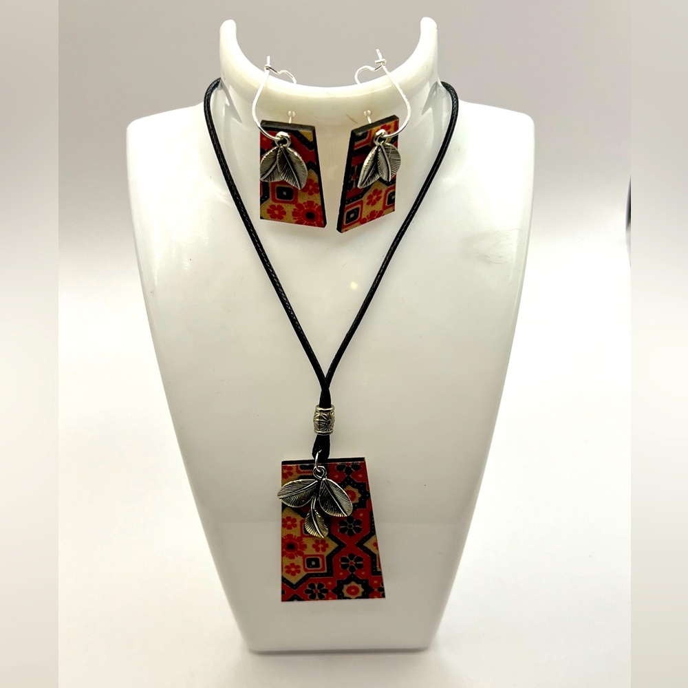 Fashion art necklace with earrings